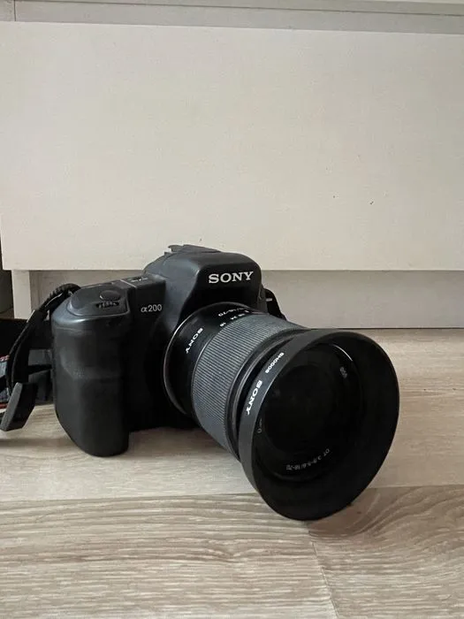 Zdjęcie Lustrzanka Sony Alfa 100 - szczegółowe informacje i porównania modeli