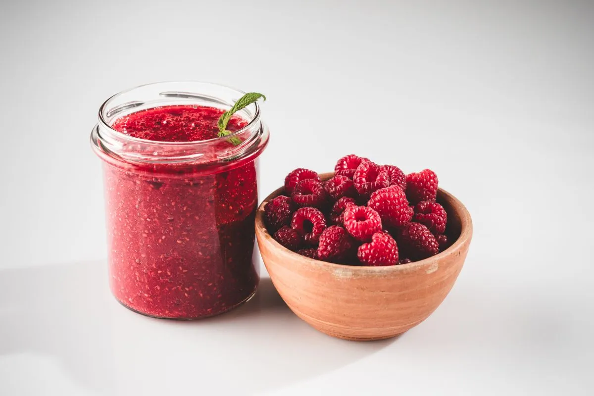 Zdjęcie Jak zrobić sok z malin na surowo, by zachować wszystkie witaminy