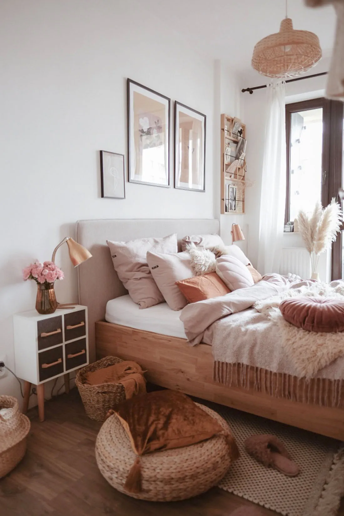 Zdjęcie Jak udekorować łóżko w sypialni - 10 inspirujących pomysłów na stylizację