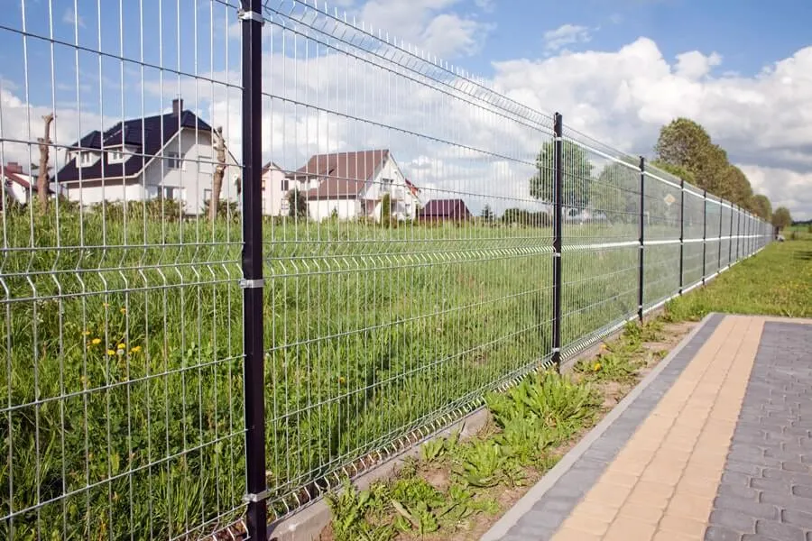 Zdjęcie Jak wysokie może być ogrodzenie? Sprawdź przepisy i uniknij kar