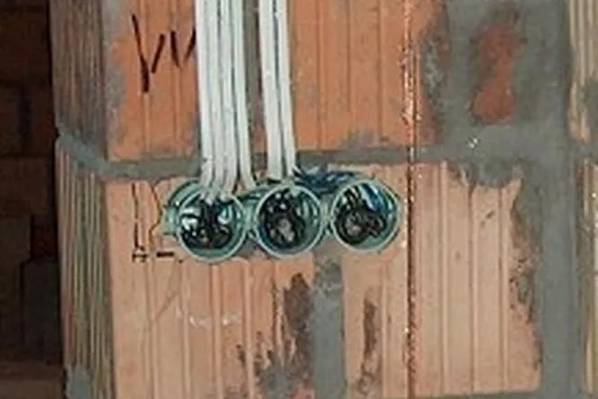 Zdjęcie Kontrola instalacji elektrycznej w bloku - co musisz wiedzieć, aby uniknąć problemów