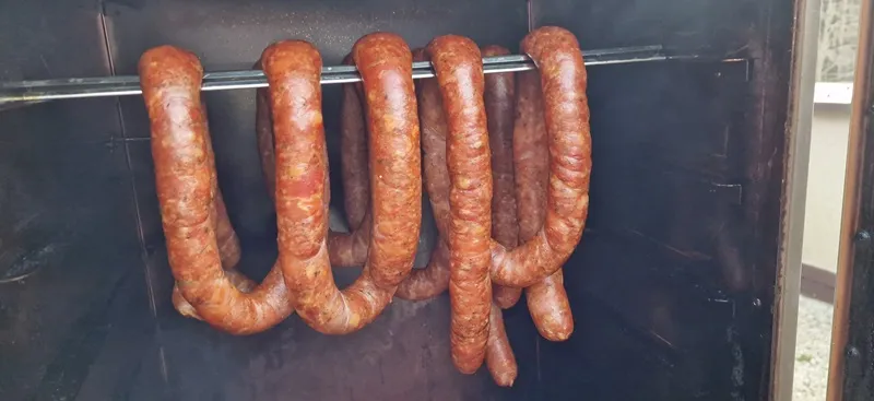Zdjęcie Tradycyjna kiełbasa dziadka Tadka – sekrety smaku i przygotowania
