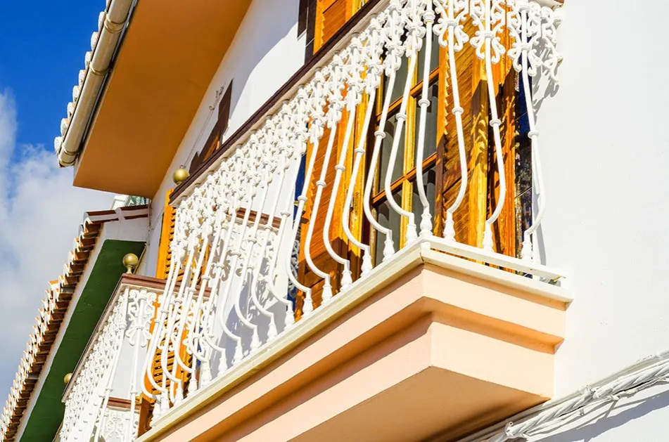 Zdjęcie Czym pomalować balustradę metalową, aby uniknąć rdzy i zniszczeń?