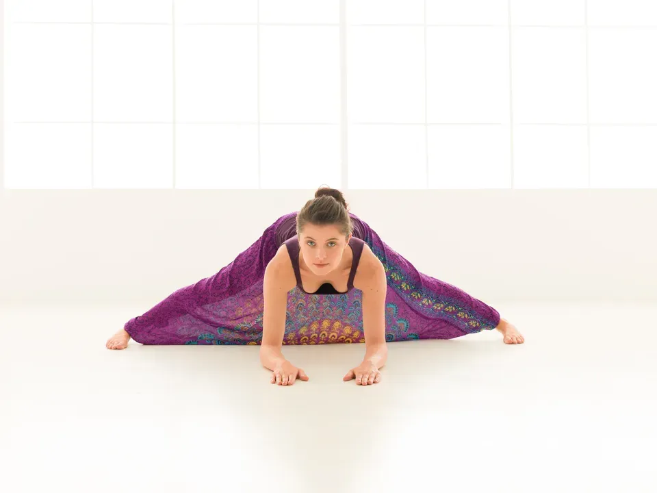 Zdjęcie Jak szybko się rozciągnąć do szpagatu i uniknąć kontuzji