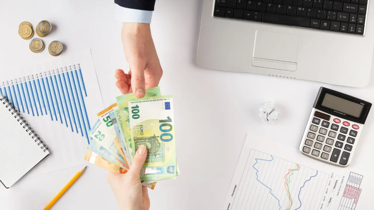 Zdjęcie Kto płaci podatek od pożyczki? Sprawdź swoje obowiązki i zasady