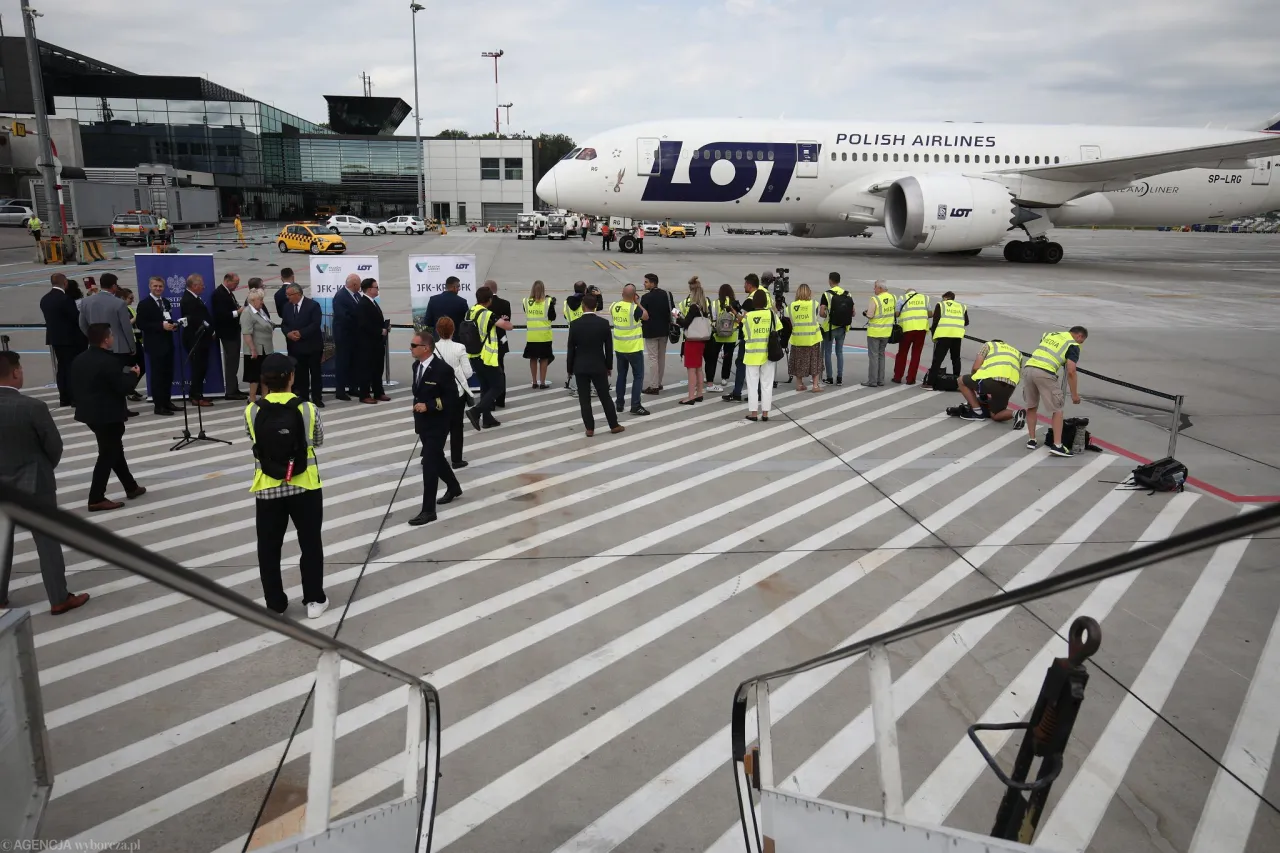 Zdjęcie Lotnisko w Radomiu oficjalnie otwarte: poznaj szczegóły inauguracji lotu