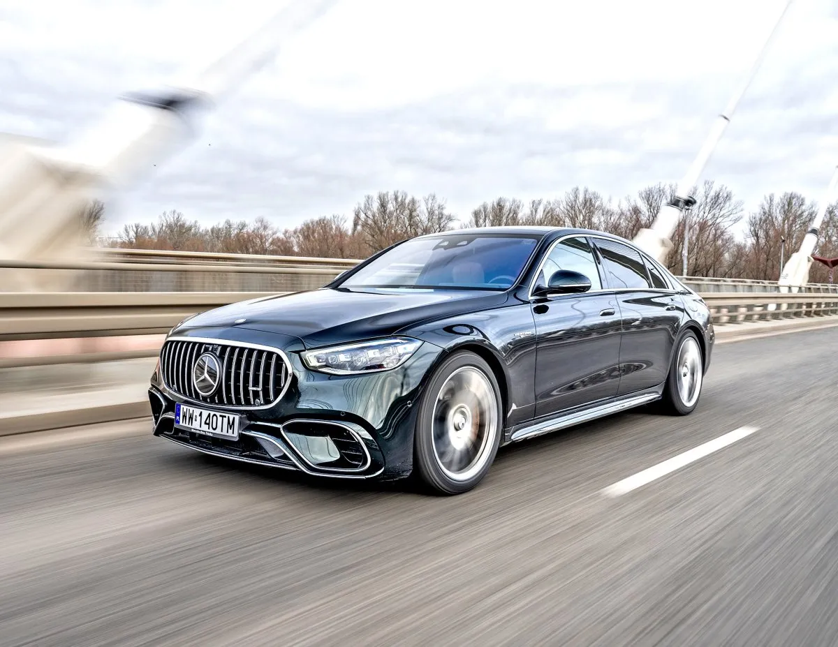 Zdjęcie Mercedes-Benz S 63 AMG - moc, osiągi i porównania modeli