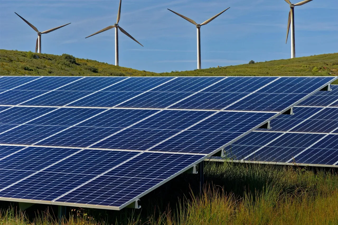 Zdjęcie Elektrownie słoneczne: Jak zainwestować w przyszłość energii odnawialnej