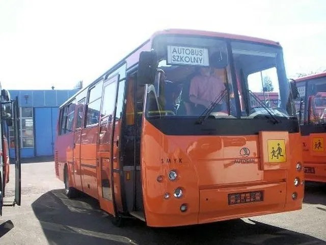 Zdjęcie Co powinna robić opiekunka w autobusie, aby zapewnić bezpieczeństwo dzieci?