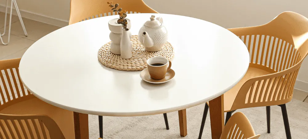 Zdjęcie Jakie krzesła do białego stołu? Stylowe inspiracje i porady