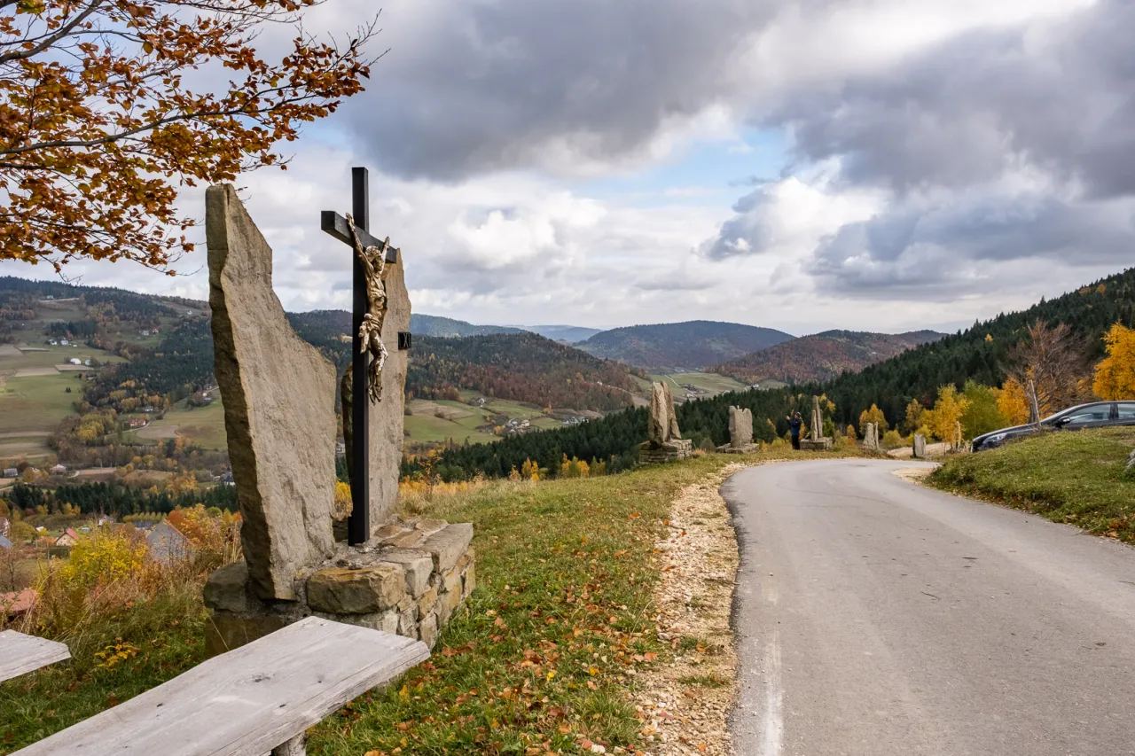 Zdjęcie Który szlak na Modyń wybrać dla najlepszych widoków? Porównanie
