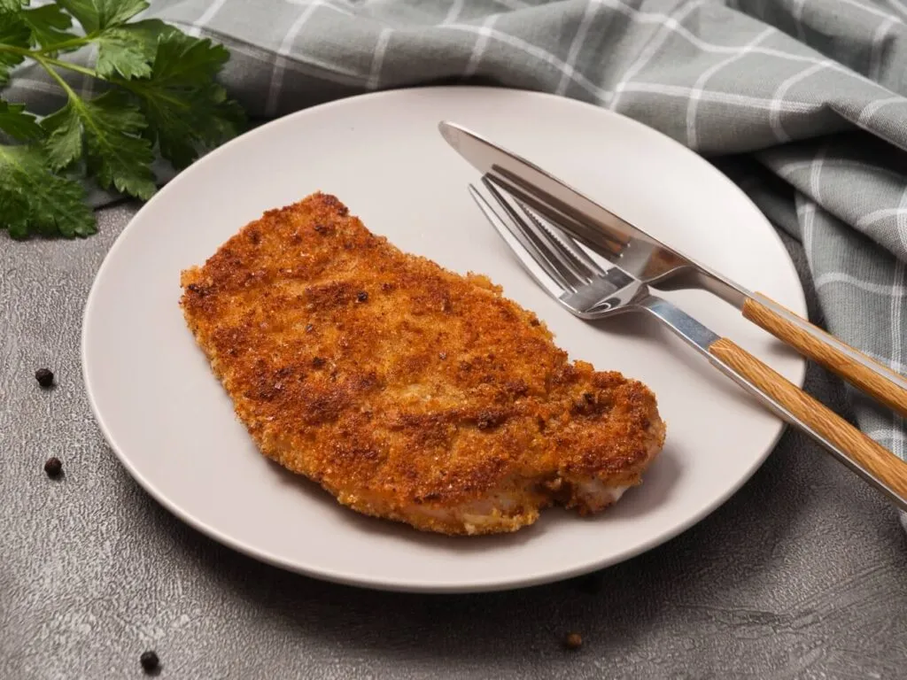 Zdjęcie Ile kalorii ma kotlet drobiowy i jak wpływa na Twoją dietę?