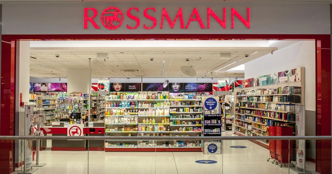 Zdjęcie Pierwszy Rossmann w Polsce: historia, otwarcie i znaczenie dla rynku