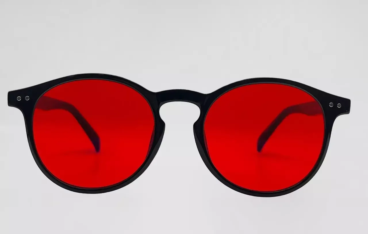 Zdjęcie Okulary z filtrem światła niebieskiego: czy potrzebujesz ich na co dzień?