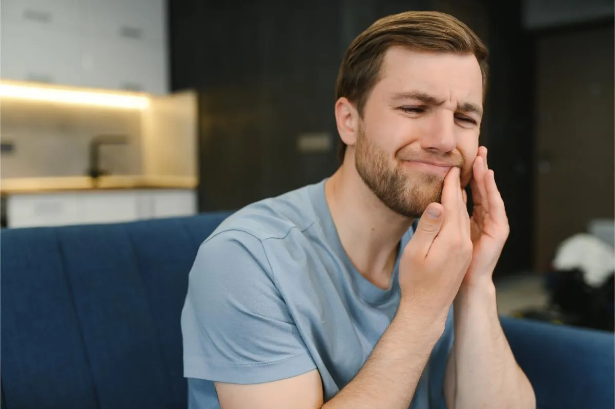 Zdjęcie Czy przed wizytą u dentysty można wziąć tabletkę przeciwbólową bez ryzyka?