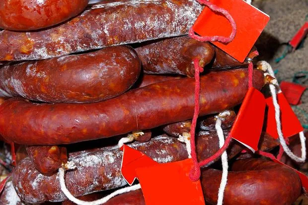 Zdjęcie Gdzie kupić kiełbasę z konia? Sprawdź najlepsze miejsca w Polsce