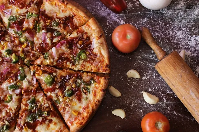 Zdjęcie Czy pizza to fast food? Odkryj, co ją definiuje jako fast food