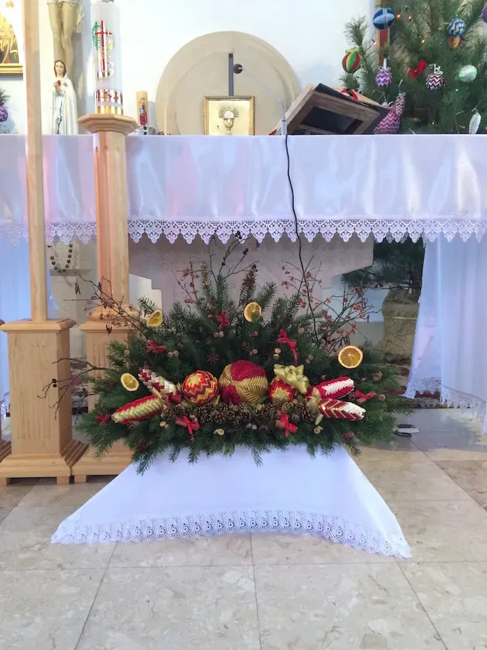 Zdjęcie Jak udekorować kościół na Boże Narodzenie: inspiracje i pomysły na wyjątkowe dekoracje