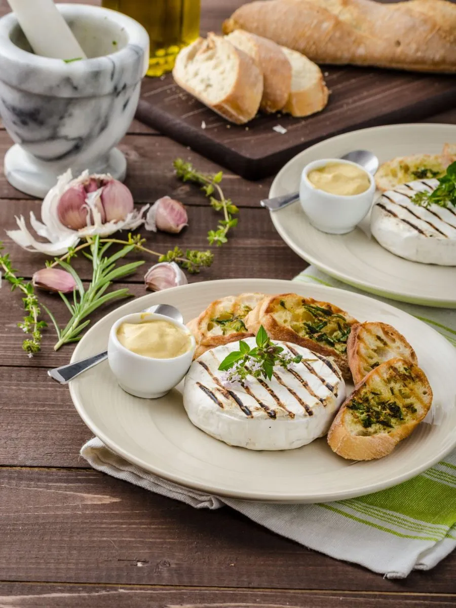 Zdjęcie Idealny przepis na camembert na grill – szybkie i pyszne danie na spotkanie