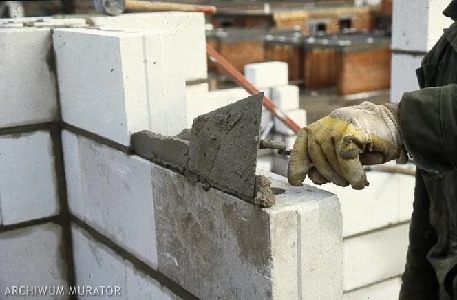 Zdjęcie Jaka proporcja cementu do piasku zapewni mocną i trwałą zaprawę budowlaną?