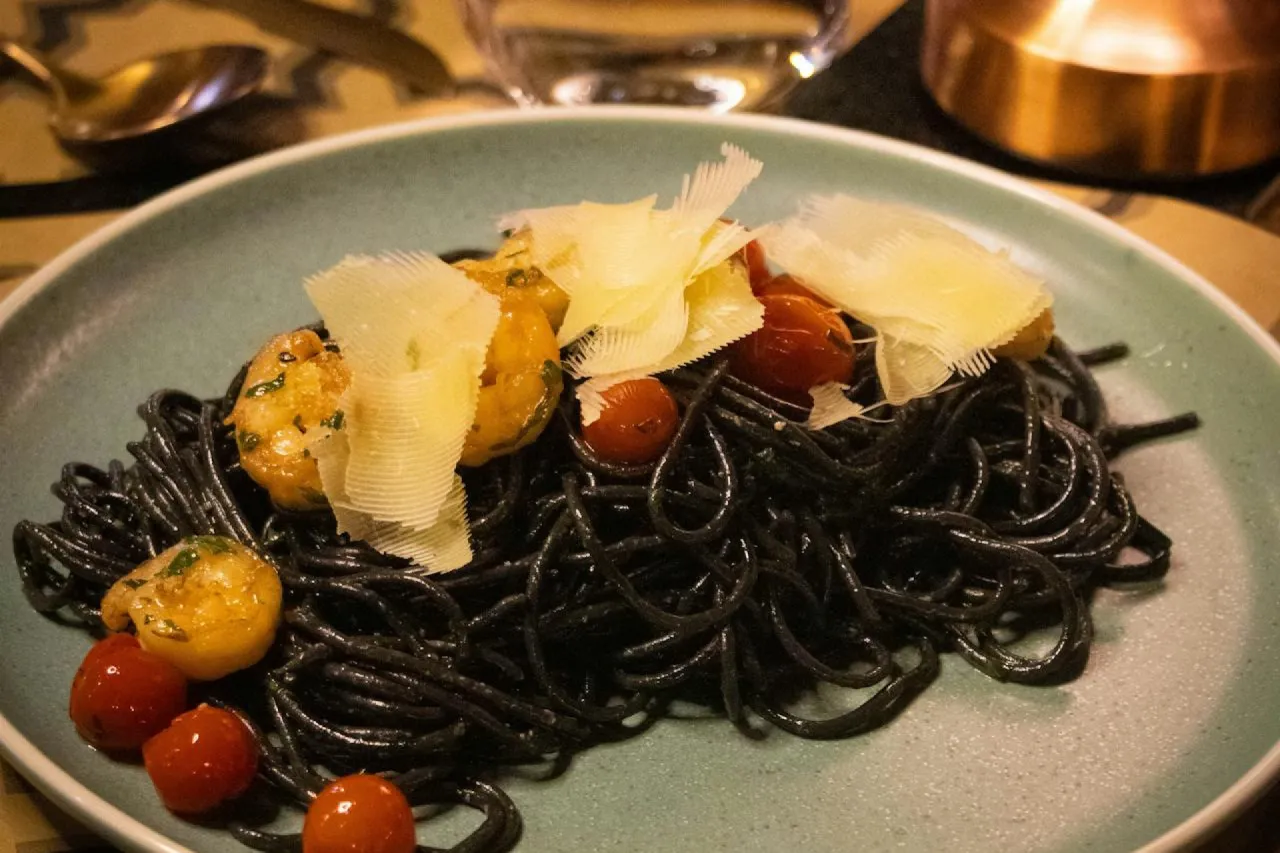 Zdjęcie Spaghetti z krewetkami i winem – łatwy przepis na wyjątkową kolację