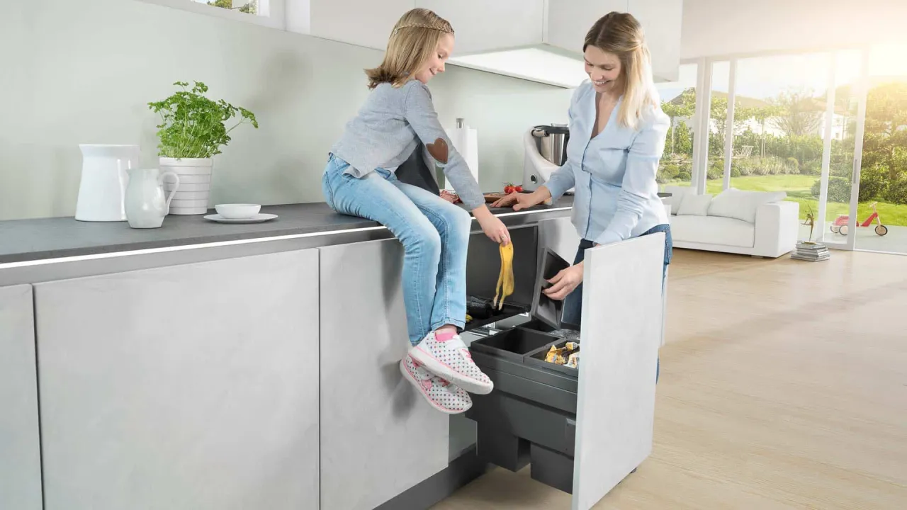 Zdjęcie Der perfekte mülleimer küche einbau für mehr Platz und Hygiene