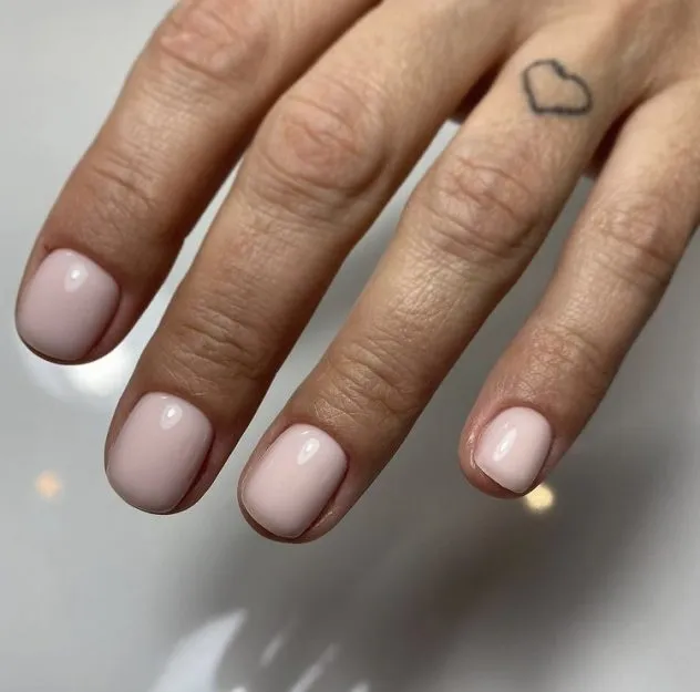 Zdjęcie Ile kosztuje manicure klasyczny? Ceny w różnych salonach i lokalizacjach