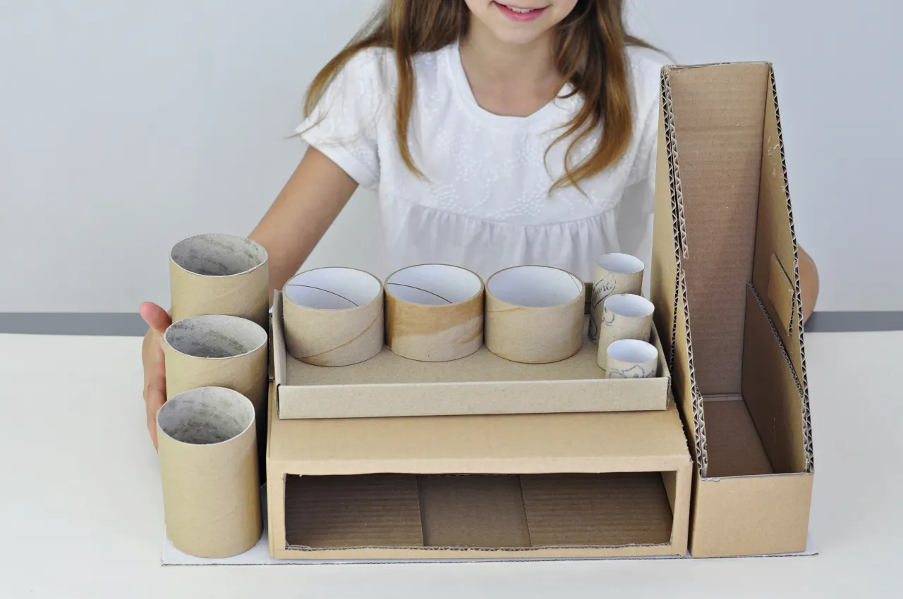 Zdjęcie Organizer z kartonu DIY: zrób to sam tanio i ekologicznie!
