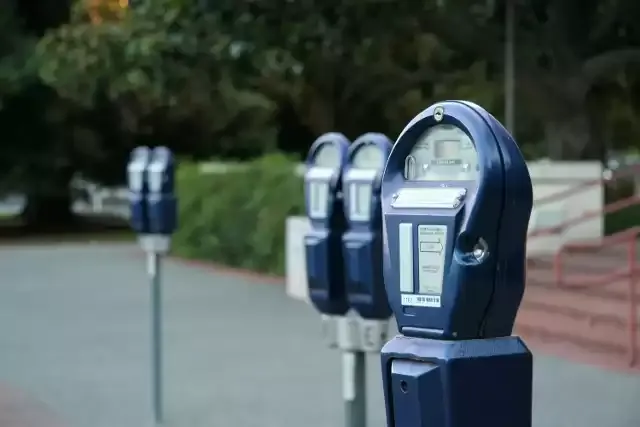 Zdjęcie Gdzie zaparkować w Kołobrzegu? Sprawdź najlepsze opcje parkingowe