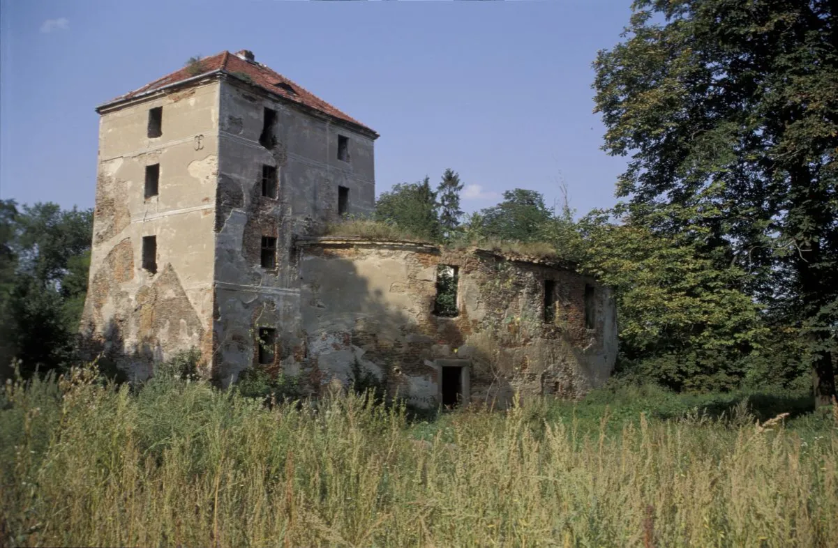 Zdjęcie Zamek rycerski w Ciepłowodach: tajemnice i historia, które zaskakują