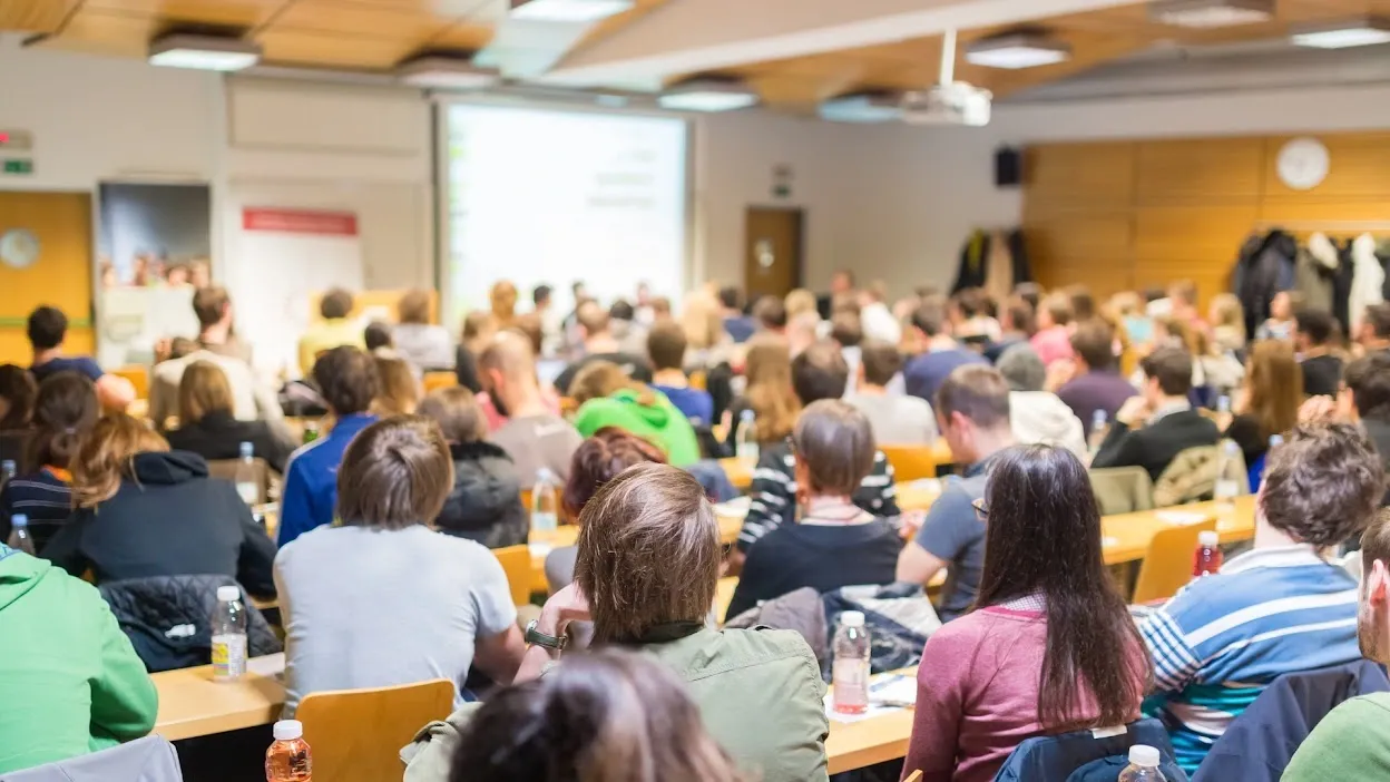 Zdjęcie Czy status ucznia i studenta to to samo? Odkryj kluczowe różnice