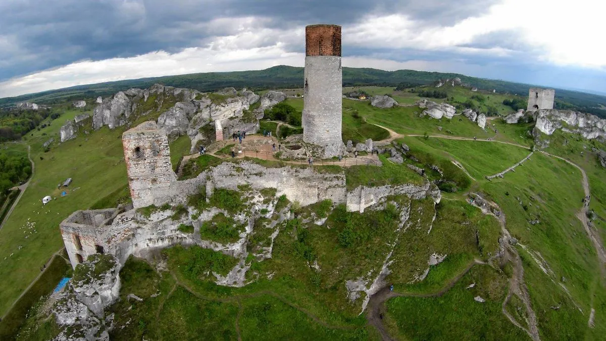 Zdjęcie Ruiny zamku w Olsztynie - fascynująca historia i tajemnice warowni