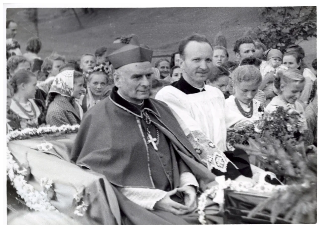 Zdjęcie Kardynał Jaworski: Jego wpływ na Kościół i historię religijną