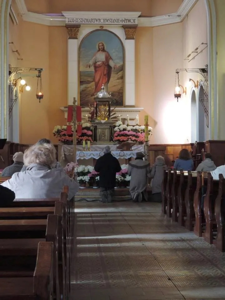 Zdjęcie Co to jest adoracja w kościele i dlaczego ma tak wielkie znaczenie dla wiernych