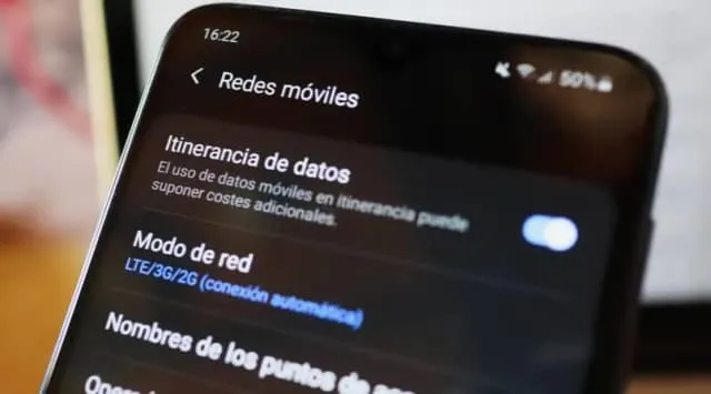 Zdjęcie Jak włączyć roaming na iPhone, aby uniknąć wysokich kosztów za granicą