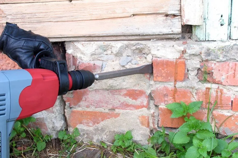 Zdjęcie Czym obłożyć podmurówkę ogrodzenia, aby uniknąć kosztownych błędów?