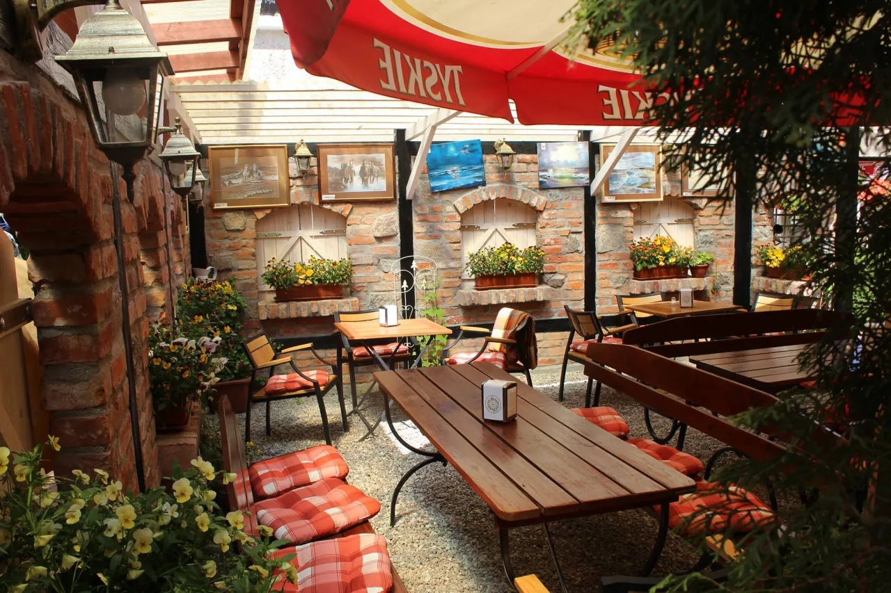 Zdjęcie Trzęsacz: Gdzie zjeść? Najlepsze restauracje i ryby (Przewodnik)