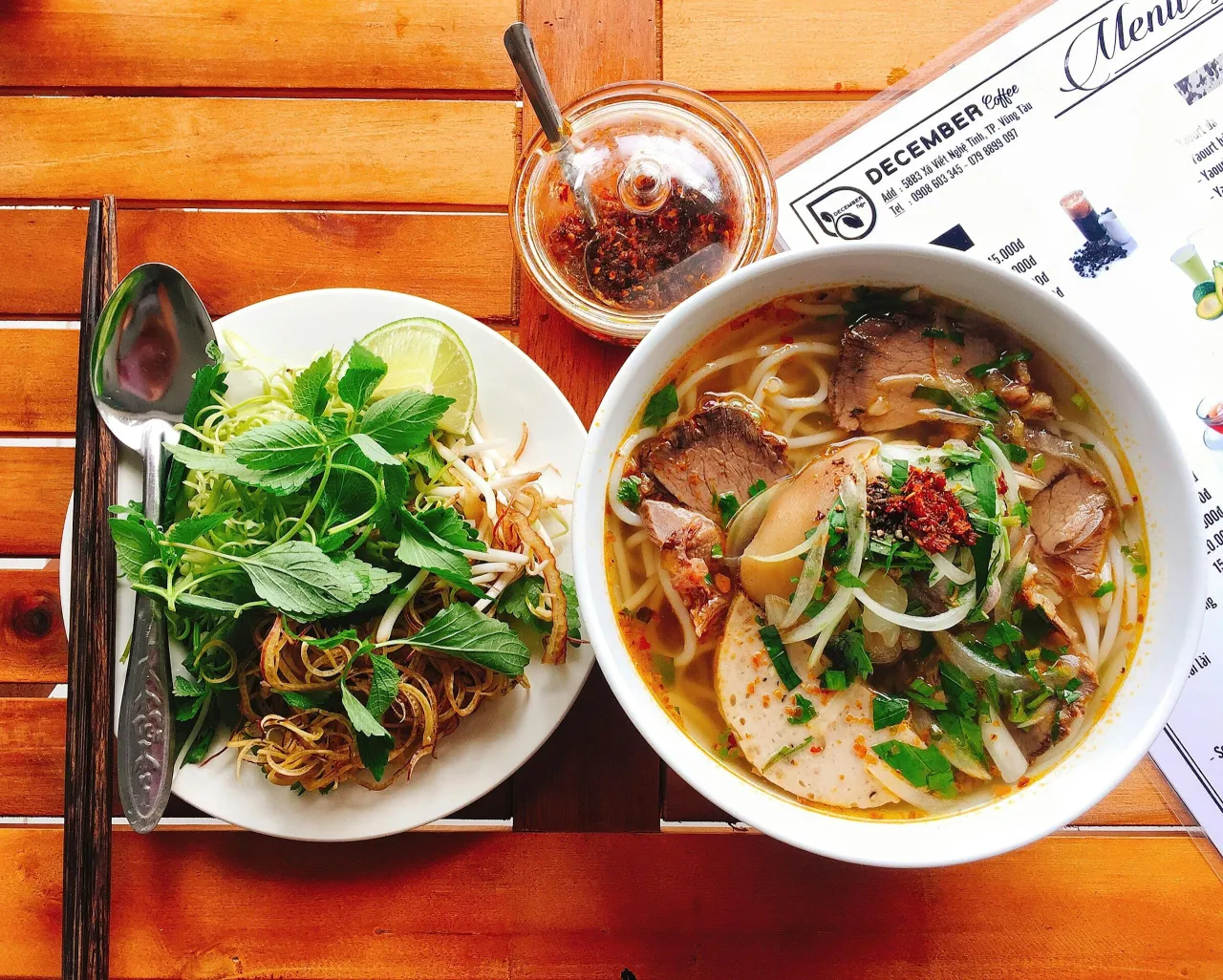 Zdjęcie Gdzie zjeść ramen w Warszawie? Odkryj najlepsze miejsca na ramen