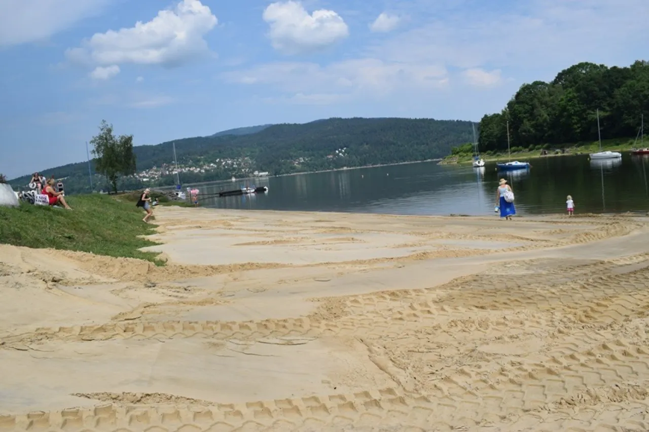Zdjęcie Plaża Jezioro Żywieckie – idealne miejsce na relaks i zabawę z rodziną