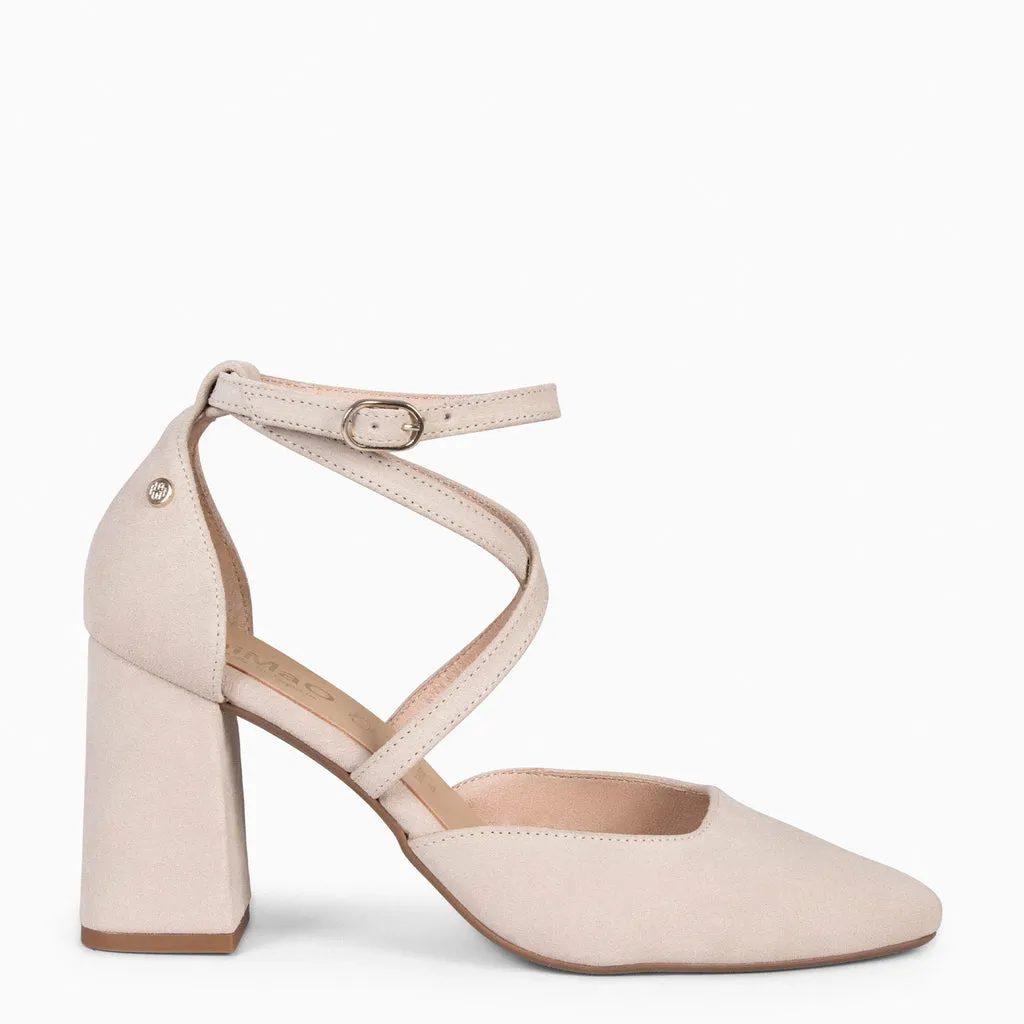 Zdjęcie Zapatos beige tacón ancho: comodidad y estilo para cada ocasión
