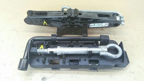 Zdjęcie Peugeot Partner: Gdzie jest lewarek i jak go łatwo znaleźć