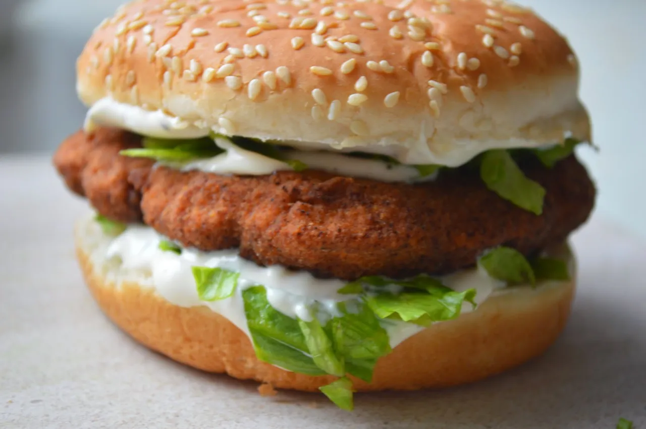 Zdjęcie Jak przygotować burgery jak z McDonald's - proste przepisy w domu