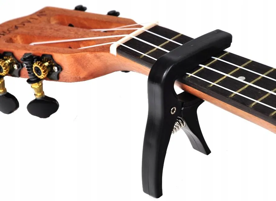 Zdjęcie Kapodaster ukulele - poznaj wszystkie zastosowania i sekrety używania