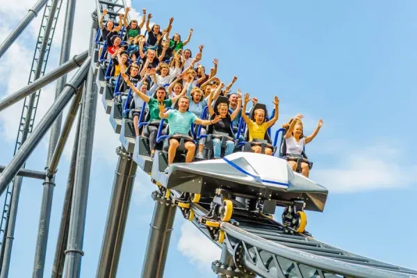 Zdjęcie Od jakiego wzrostu jest Hyperion? Sprawdź, czy możesz wsiąść na roller coaster