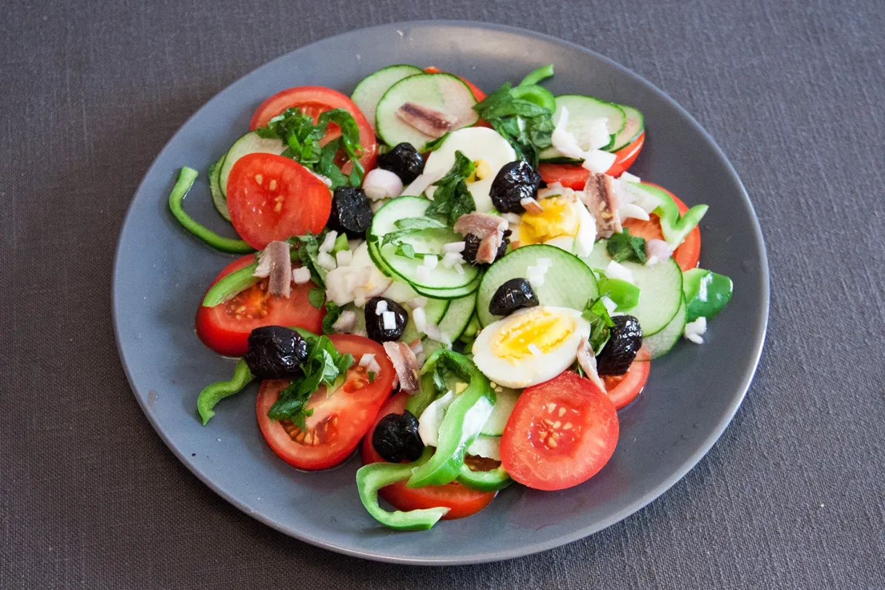 Zdjęcie Salade Niçoise : la vraie recette traditionnelle (sans erreur !)