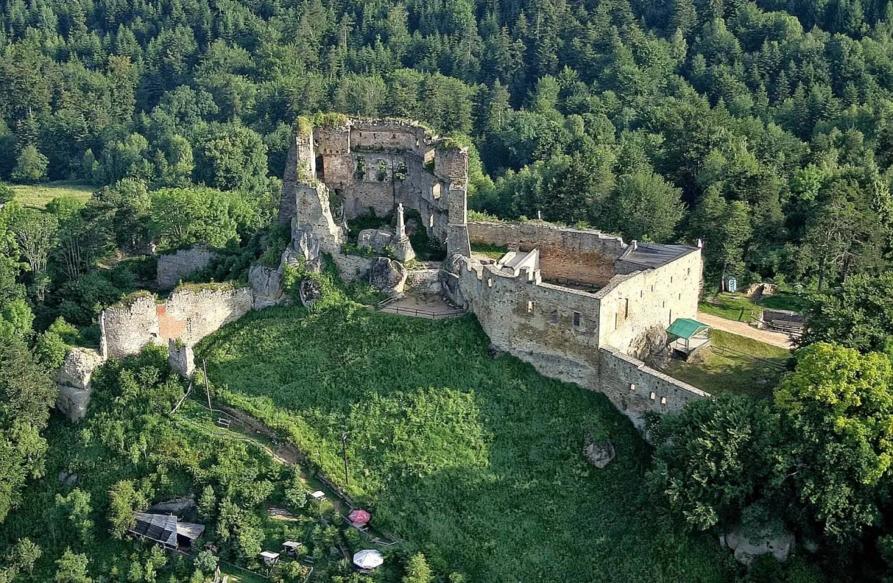 Zdjęcie Zamek Kamieniec w Odrzykoniu: Historia, tajemnice i atrakcje turystyczne