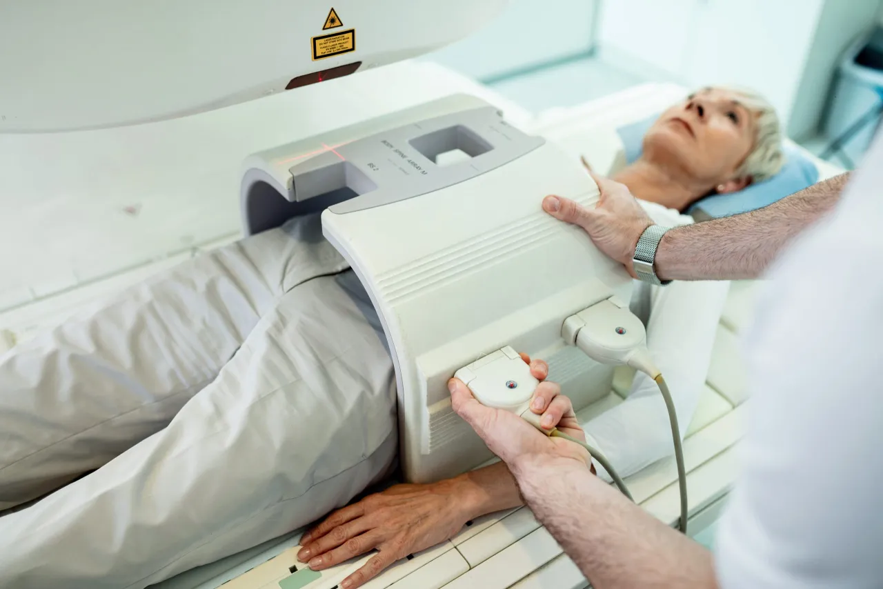 Zdjęcie Pole magnetyczne w rehabilitacji - jak może pomóc w leczeniu bólu?