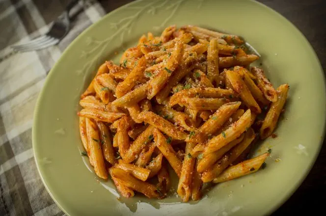 Zdjęcie Penne alla vodka: Odkryj sekrety idealnego sosu i przepisu