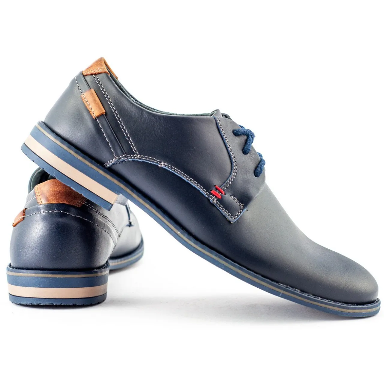 Zdjęcie Stylowe granatowe buty męskie: Rewolucyjne zestawy, które Cię zaskoczą