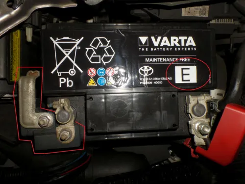 Zdjęcie Gdzie jest akumulator w Toyota Auris Hybrid? Zaskakująca lokalizacja!